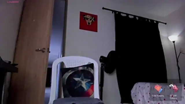 Snapshot of Cloudy_pigDude chatting on April 24, 4:04 am Cloudy pigDude online show from April 24, 4:04 am