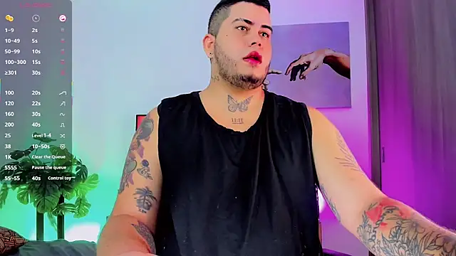 Snapshot of Thomas_chubbyxhot chatting on May 21, 1:45 am Thomas chubbyxhot online show from May 21, 1:45 am
