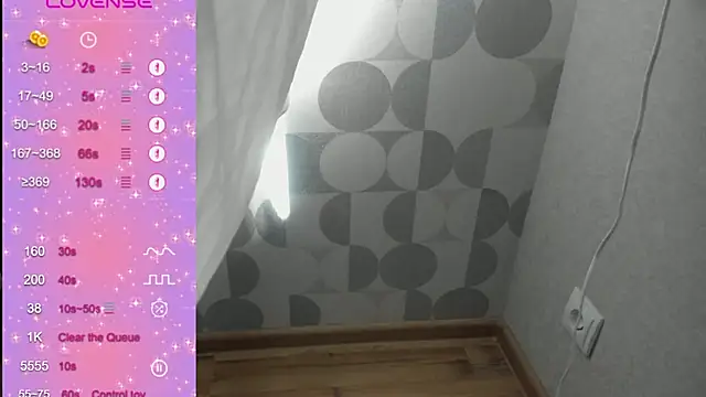Snapshot of 92yourbitch922 chatting on May 5, 8:55 am 92yourbitch922 online show from May 5, 8:55 am