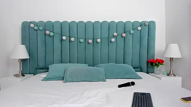 marianaaguii online show from February 26, 9:10 am