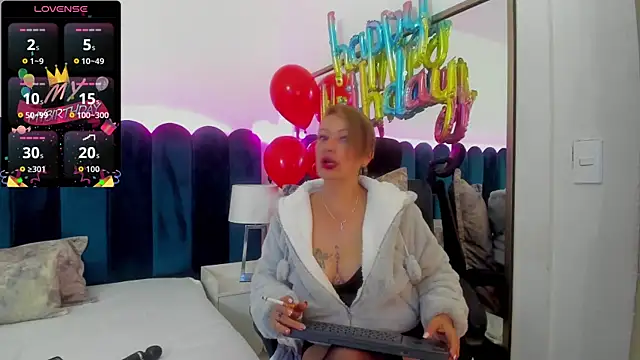 marianaaguii online show from October 1, 2:01 pm