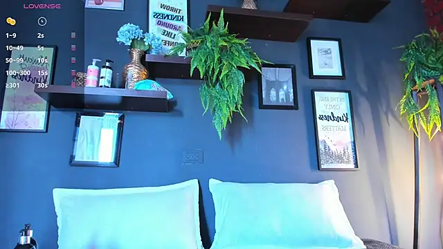 Mackenzie Moore online show from February 14, 9:10 pm