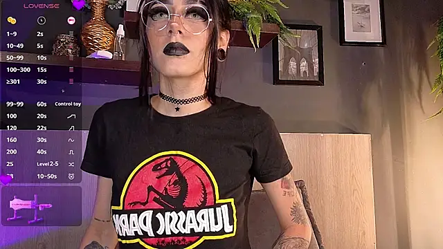 Mackenzie Moore online show from October 28, 10:45 pm