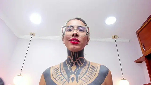 NicoleBlum online show from January 6, 10:15 pm