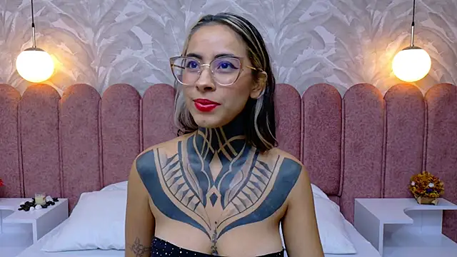 NicoleBlum online show from January 23, 9:50 pm