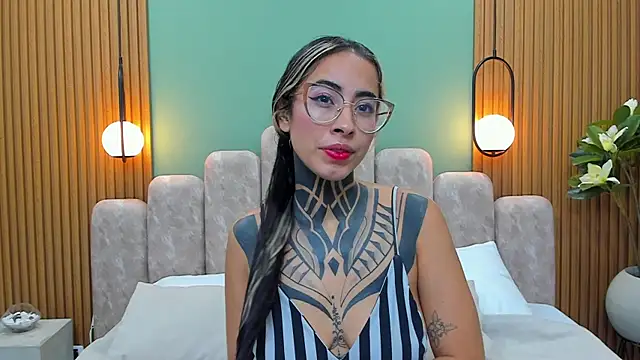 NicoleBlum online show from February 21, 2:27 pm