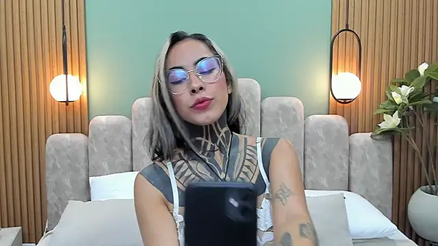 NicoleBlum online show from March 7, 1:40 pm