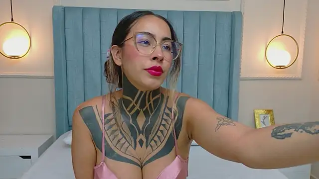 NicoleBlum online show from April 15, 7:54 pm