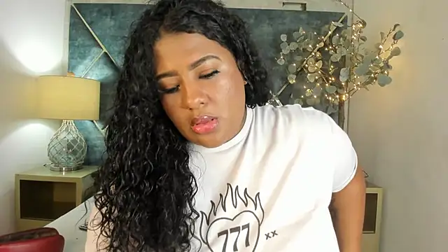 DannaFalco25 online show from December 14, 3:58 pm