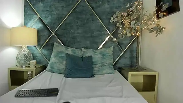 DannaFalco25 online show from December 18, 3:33 pm