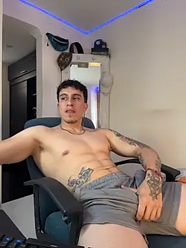 Snapshot of strongboy_ chatting on May 16, 9:35 pm strongboy online show from May 16, 9:35 pm