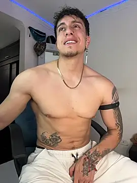 Snapshot of strongboy_ chatting on June 20, 5:49 pm strongboy online show from June 20, 5:49 pm