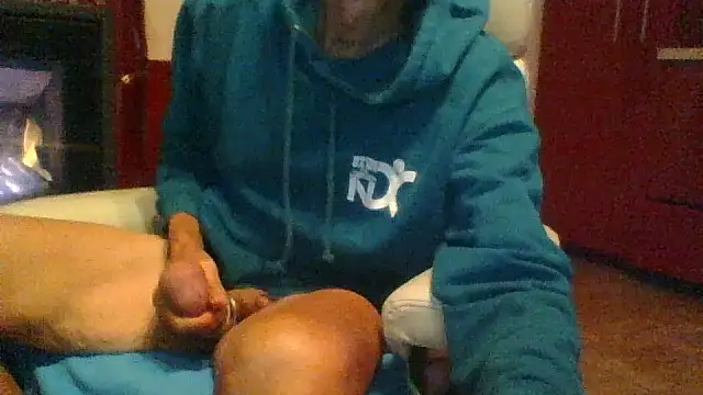 Snapshot of pierre5004 chatting on October 7, 5:43 pm pierre5004 online show from October 7, 5:43 pm