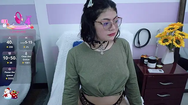 Catwhite  online show from December 3, 3:54 pm