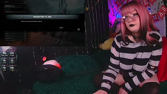 Snapshot of evamila chatting on November 19, 1:49 am evamila online show from November 19, 1:49 am