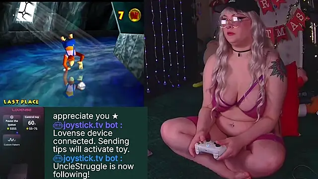 Snapshot of evamila chatting on November 28, 12:24 am evamila online show from November 28, 12:24 am