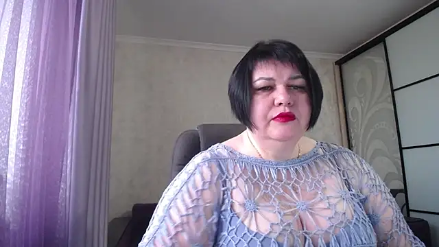 JuicyLady Di online show from March 4, 5:42 am