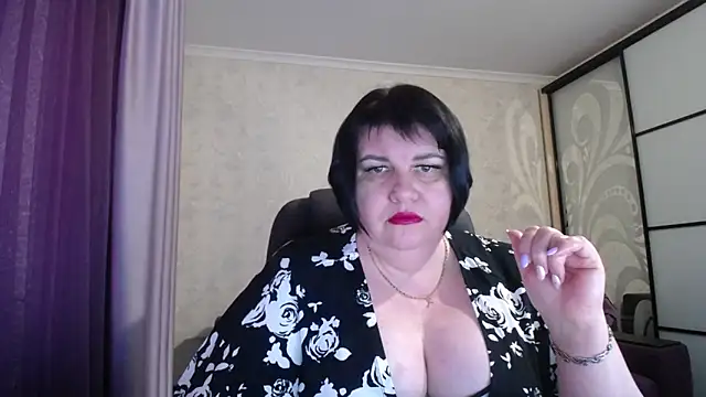 JuicyLady Di online show from March 6, 3:45 pm