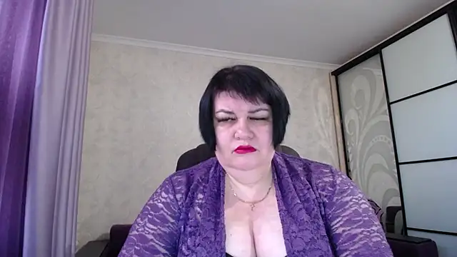 JuicyLady Di online show from November 2, 5:43 am