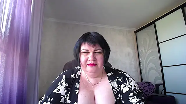 Snapshot of JuicyLady_Di chatting on May 4, 11:17 am JuicyLady Di online show from May 4, 11:17 am