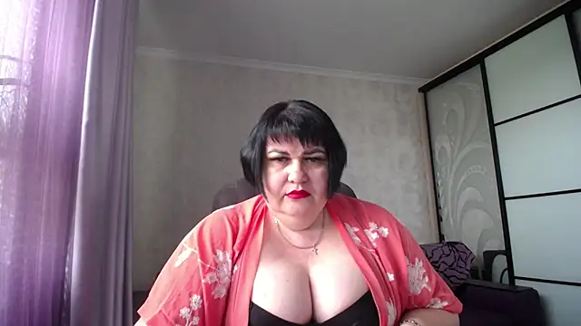 Snapshot of JuicyLady_Di chatting on May 26, 5:25 am JuicyLady Di online show from May 26, 5:25 am