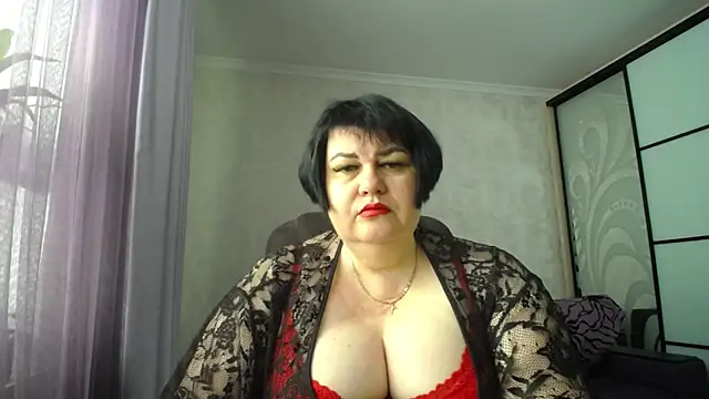 Snapshot of JuicyLady_Di chatting on May 31, 5:15 am JuicyLady Di online show from May 31, 5:15 am