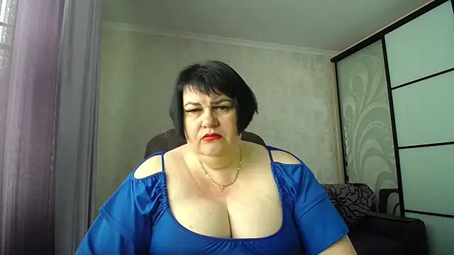 Snapshot of JuicyLady_Di chatting on June 6, 6:07 am JuicyLady Di online show from June 6, 6:07 am