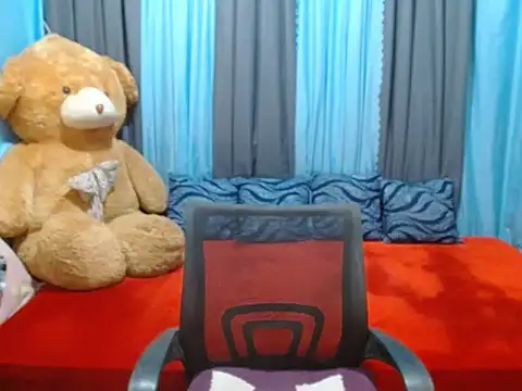 xxSexyBitch69xx online show from December 15, 1:00 pm