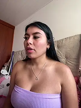 Snapshot of Abby-Sophia chatting on January 7, 7:59 pm Abby-Sophia online show from January 7, 7:59 pm