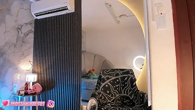 Katemoss70 online show from March 11, 6:30 pm