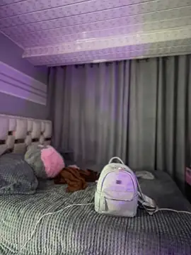 Sam Thompsoon  online show from April 14, 2:06 am