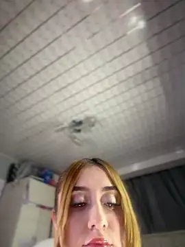 Sam Thompsoon  online show from April 25, 2:47 am