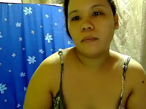 Snapshot of hotcastlexxx chatting on June 7, 8:51 am hotcastlexxx online show from June 7, 8:51 am