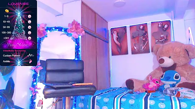 Snapshot of Hotgiirl_1 chatting on December 4, 7:33 pm Hotgiirl 1 online show from December 4, 7:33 pm