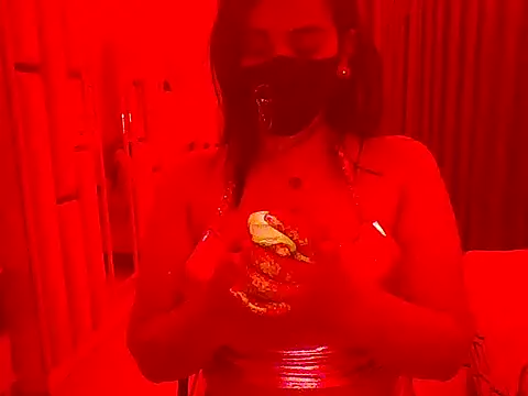 Snapshot of Lovelywife786 chatting on December 4, 4:43 am Lovelywife786 online show from December 4, 4:43 am