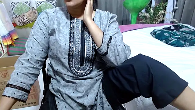 Snapshot of Lovelywife786 chatting on February 19, 1:28 pm Lovelywife786 online show from February 19, 1:28 pm