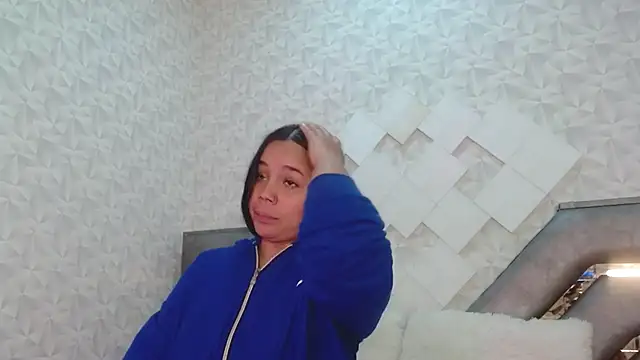 Snapshot of EmilyQueen3x chatting on September 23, 2:09 pm EmilyQueen3x online show from September 23, 2:09 pm