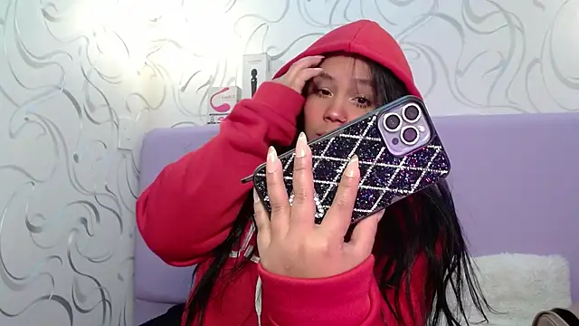 Snapshot of EmilyQueen3x chatting on October 10, 1:32 pm EmilyQueen3x online show from October 10, 1:32 pm