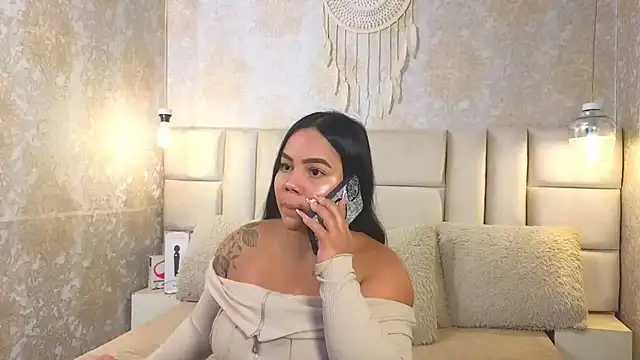 EmilyQueen3x online show from April 25, 8:06 pm