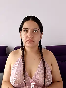 Snapshot of MiaLaurenzz chatting on October 22, 3:01 pm MiaLaurenzz online show from October 22, 3:01 pm