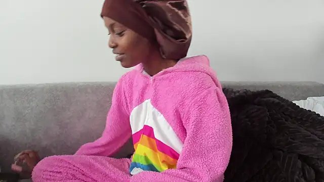  Hello Titty  online show from December 18, 4:40 am