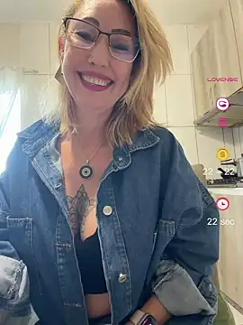 Snapshot of RAIRAsexy chatting on June 14, 7:49 pm RAIRAsexy online show from June 14, 7:49 pm
