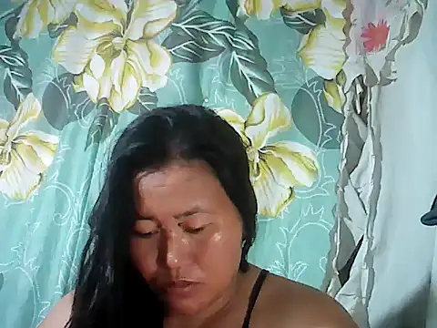 Snapshot of Sexyhorney4u chatting on October 19, 9:43 am Sexyhorney4u online show from October 19, 9:43 am