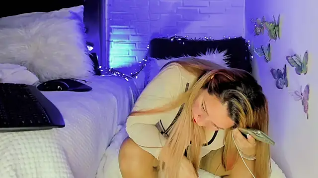 AndreaLombana online show from January 14, 7:43 pm