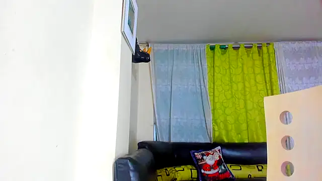 Snapshot of horny__molly_ chatting on December 3, 2:36 am horny  molly  online show from December 3, 2:36 am
