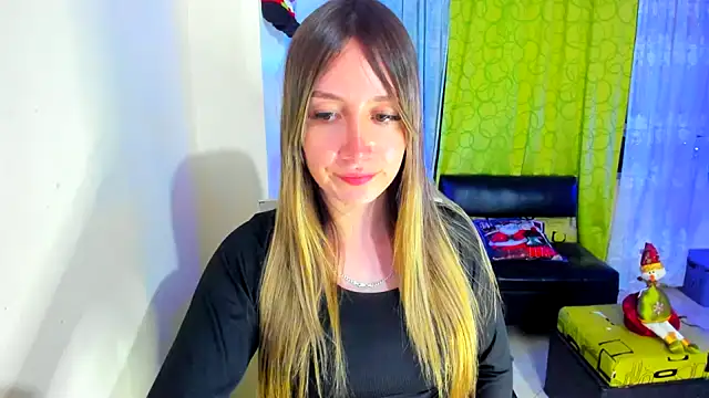 Snapshot of horny__molly_ chatting on December 6, 2:46 am horny  molly  online show from December 6, 2:46 am