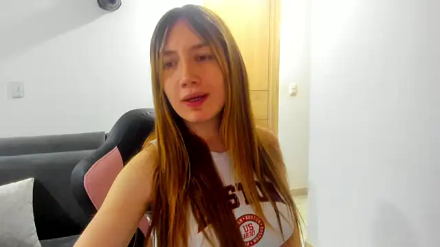 Snapshot of horny__molly_ chatting on November 5, 3:39 am horny molly online show from November 5, 3:39 am