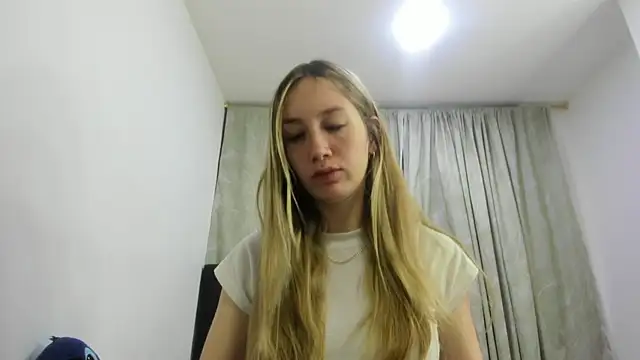 Snapshot of horny__molly_ chatting on February 19, 3:35 am horny molly online show from February 19, 3:35 am