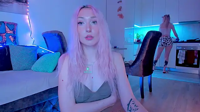 AlexRoseLiRed online show from December 15, 7:10 pm