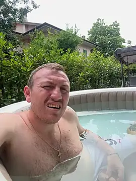 Snapshot of danicohoney chatting on June 24, 1:32 pm danicohoney online show from June 24, 1:32 pm